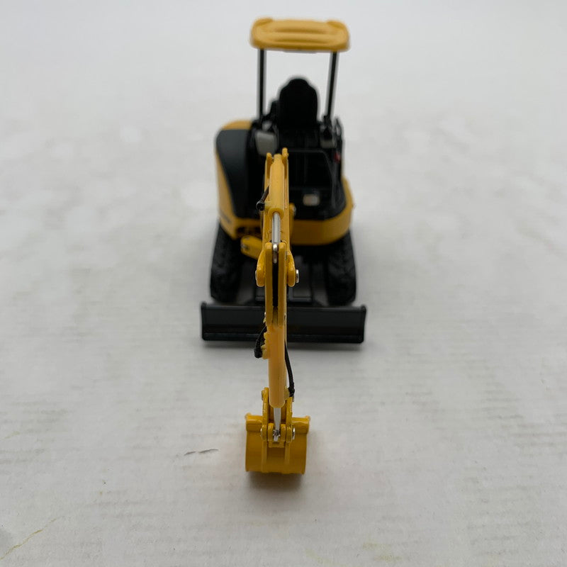 【中古品】 完備品 1/32 KOMATSU PC30MR-5 MINI HYDRAULIC EXCAVATOR(イエロー×ブラック) ミニ油圧ショベル 車 おもちゃ コマツ ※箱に傷みあり 061-260909-io-55-fuzh 万代Net店