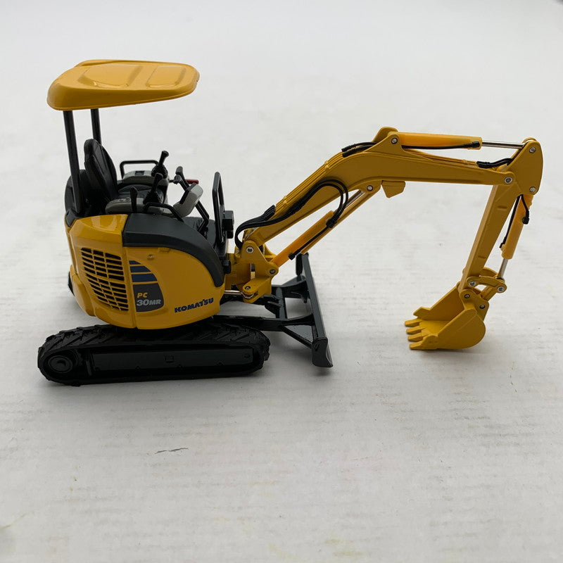 【中古品】 完備品 1/32 KOMATSU PC30MR-5 MINI HYDRAULIC EXCAVATOR(イエロー×ブラック) ミニ油圧ショベル 車 おもちゃ コマツ ※箱に傷みあり 061-260909-io-55-fuzh 万代Net店