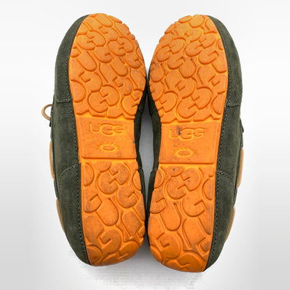 【中古品】【メンズ】 UGG アグ デッキシューズ 深緑/SIZE:28.0cm/スエード/ファーインソール・箱付属 靴 スウェード シューズ ※箱傷み・カビ臭あり 164-260908-io-04-fuzh 万代Net店