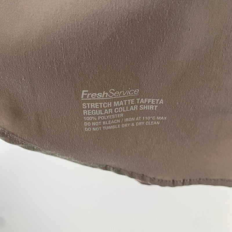 【中古品】【メンズ】 FRESHSERVICE フレッシュサービス FSC241-50095 STRETCH MATTE TAFFETA REGULAR COLLAR SHIRT BEIGE/SIZE:ONE 長袖シャツ ※汚れ(首回り.前右見頃).使用感有 140-260912-io-03-fuzh カラー：ベージュ 万代Net店