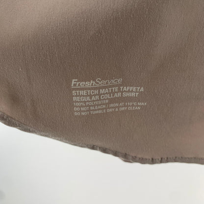 【中古品】【メンズ】 FRESHSERVICE フレッシュサービス FSC241-50095 STRETCH MATTE TAFFETA REGULAR COLLAR SHIRT BEIGE/SIZE:ONE 長袖シャツ ※汚れ(首回り.前右見頃).使用感有 140-260912-io-03-fuzh カラー：ベージュ 万代Net店