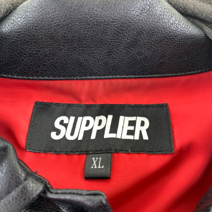 【中古品】【メンズ】 SUPPLIER サプライヤー レザーシャツ 半袖シャツ RED.BLACK/SIZE:XL 半袖 ※襟首汚れあり 142-260917-io-26-fuzh カラー：ブラックレッド 万代Net店