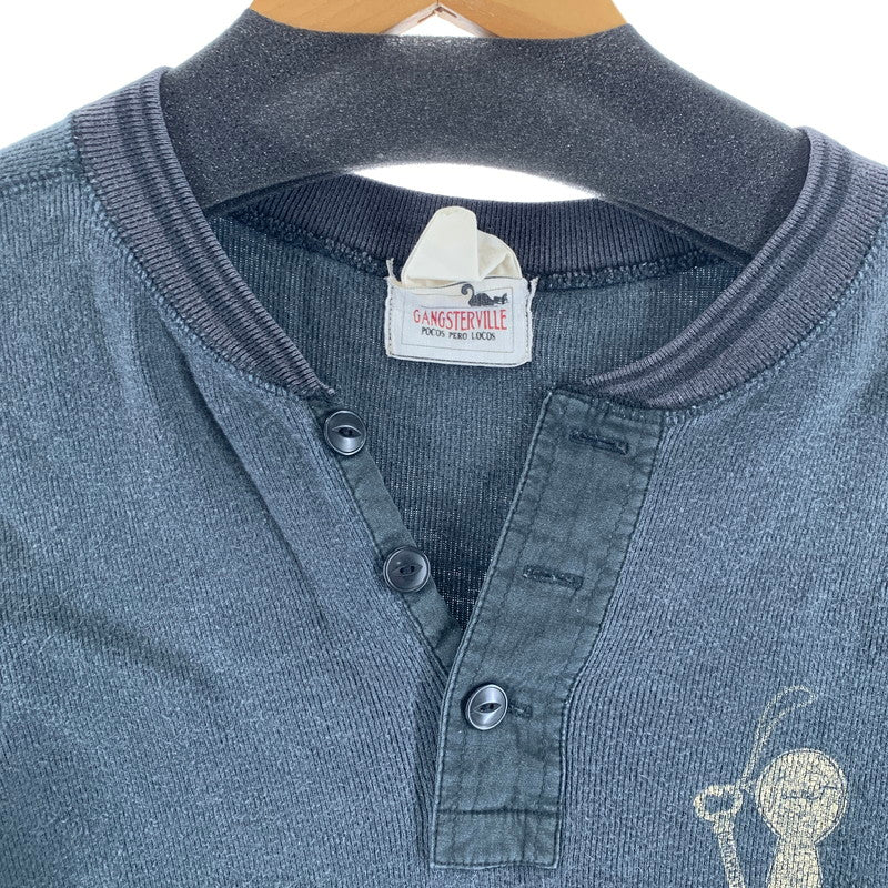 【中古品】【メンズ】 GLADHAND グラッドハンド 長袖Tシャツ BLACK.ヘンリー 男性 ロンT ロングTシャツ ※色ムラ・ほつれあり 142-260927-io-09-fuzh サイズ：S カラー：ブラック 万代Net店