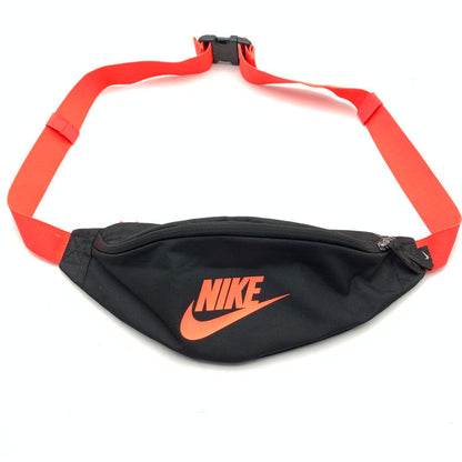 【中古品】【メンズ/レディース】 NIKE ナイキ バッグ カバン ボディバッグ ショルダーバッグ 188-260923-gm-34-fuzh カラー：ピンク ブラック 万代Net店
