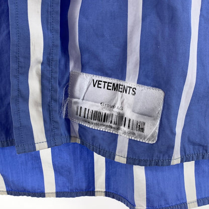 【中古品】【メンズ】 VETEMENTS ヴェトモン ストライプ 長袖シャツ オーバーサイズ ブランド 古着 140-260923-gm-46-fuz サイズ：XS カラー：ブルー ホワイト 万代Net店