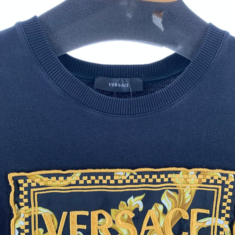 【中古品】【メンズ】 VERSACE ヴェルサーチ A89518S A234889 ロゴ 刺繍 ワッペン メデューサ スウェット トレーナー トップス BLACK 男性 ※使用感あり 141-260927-io-20-fuzh サイズ：S カラー：ブラック 万代Net店