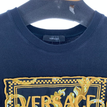【中古品】【メンズ】 VERSACE ヴェルサーチ A89518S A234889 ロゴ 刺繍 ワッペン メデューサ スウェット トレーナー トップス BLACK 男性 ※使用感あり 141-260927-io-20-fuzh サイズ：S カラー：ブラック 万代Net店