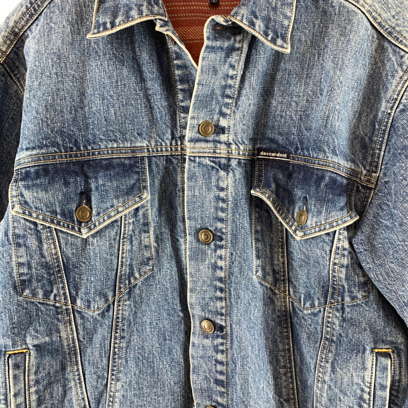 【中古品】【メンズ】 DESCENDANT ディセンダント TRUCKER DENIM JACKET トラッカーデニムジャケット INDIGO SIZE:2 上着 アウター ※袖汚れあり 142-261002-io-03-fuzh サイズ：2 カラー：インディゴ 万代Net店