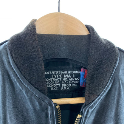 【中古品】【メンズ】 SCHOTT ショット MA-1-1949 FLIGHT JACKET フライトジャケット BLACK SIZE:38 ※襟変色・ボタンサビ・使用感あり 145-261002-io-05-fuzh サイズ：38 カラー：ブラック 万代Net店