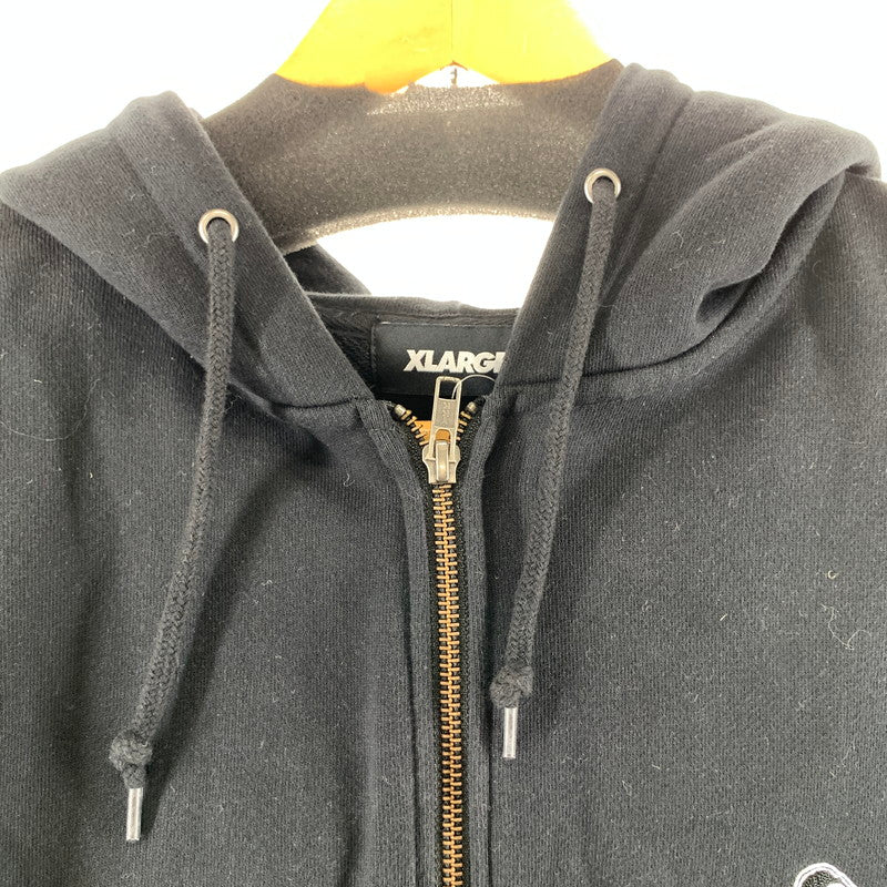 【中古品】【メンズ】 XLARGE エクストララージ 101233012008 BACKSIDE SLANTED OG ZIP HOODED SWEATSHIRT フーディー スウェットシャツ パーカー BLACK FULL ZIP 142-261005-io-16-fuzh サイズ：L カラー：ブラック 万代Net店