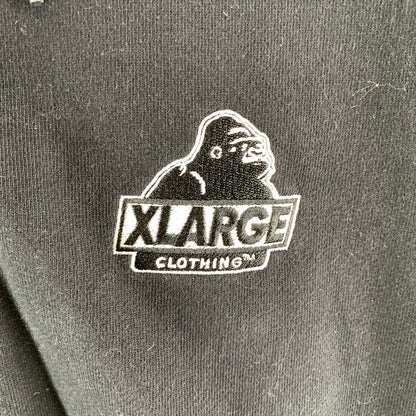 【中古品】【メンズ】 XLARGE エクストララージ 101233012008 BACKSIDE SLANTED OG ZIP HOODED SWEATSHIRT フーディー スウェットシャツ パーカー BLACK FULL ZIP 142-261005-io-16-fuzh サイズ：L カラー：ブラック 万代Net店
