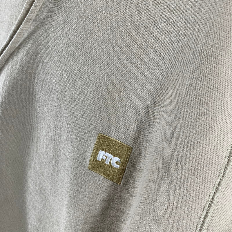 【中古品】【メンズ】 FTC エフティーシー FTC025AWSW01 REFLECTIVE BOX LOGO PULLOVER HOODY ボックス ロゴ プルオーバー フーディ パーカー トップス 古着 142-261007-mh-07-fuzh サイズ：L カラー：ベージュ 万代Net店