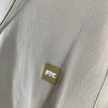 【中古品】【メンズ】 FTC エフティーシー FTC025AWSW01 REFLECTIVE BOX LOGO PULLOVER HOODY ボックス ロゴ プルオーバー フーディ パーカー トップス 古着 142-261007-mh-07-fuzh サイズ：L カラー：ベージュ 万代Net店