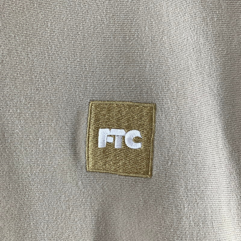 【中古品】【メンズ】 FTC エフティーシー FTC025AWSW01 REFLECTIVE BOX LOGO PULLOVER HOODY ボックス ロゴ プルオーバー フーディ パーカー トップス 古着 142-261007-mh-07-fuzh サイズ：L カラー：ベージュ 万代Net店