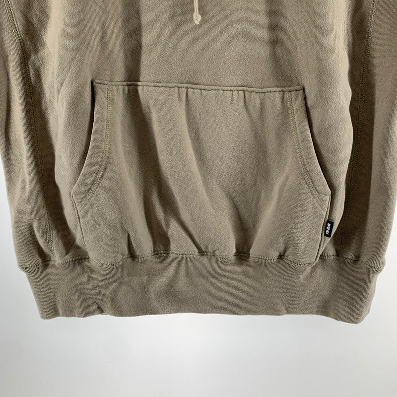 【中古品】【メンズ】 FTC エフティーシー FTC025AWSW01 REFLECTIVE BOX LOGO PULLOVER HOODY ボックス ロゴ プルオーバー フーディ パーカー トップス 古着 142-261007-mh-07-fuzh サイズ：L カラー：ベージュ 万代Net店