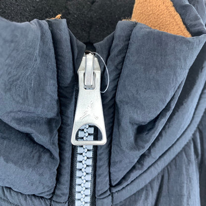 【中古品】【メンズ】 NIKE ナイキ FD8629 JORDAN NYLON BEST ジョーダンナイロンベスト 半分フリース 148-261009-ny-13-fuzh サイズ：M カラー：ブラウン ブラック 万代Net店