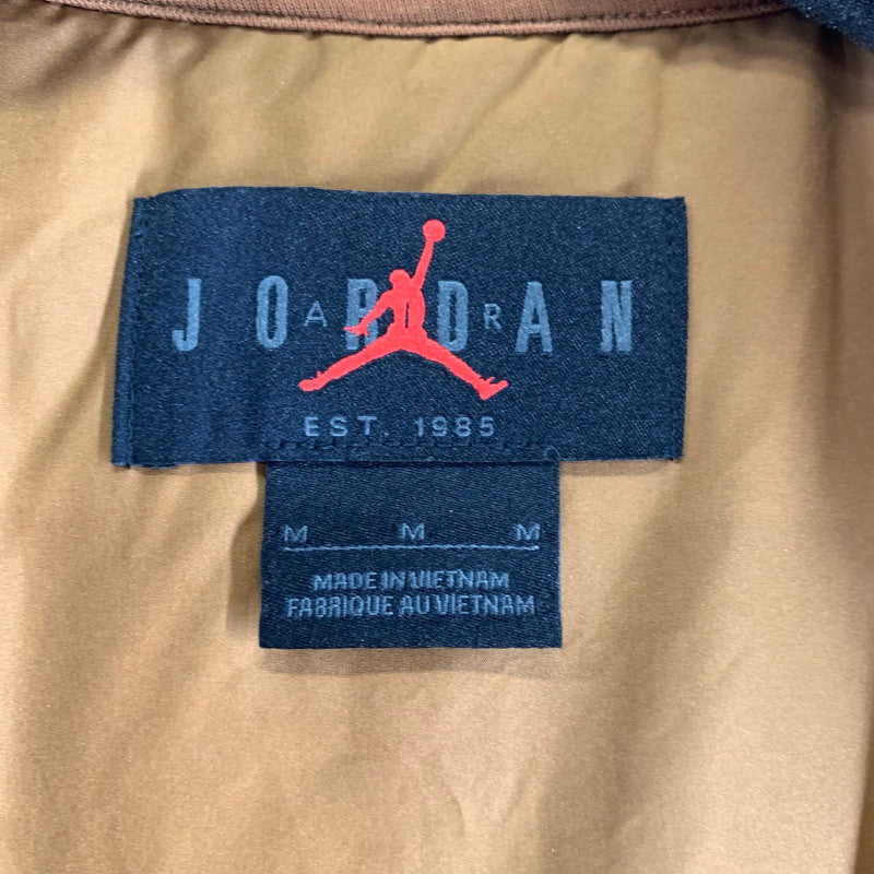 【中古品】【メンズ】 NIKE ナイキ FD8629 JORDAN NYLON BEST ジョーダンナイロンベスト 半分フリース 148-261009-ny-13-fuzh サイズ：M カラー：ブラウン ブラック 万代Net店