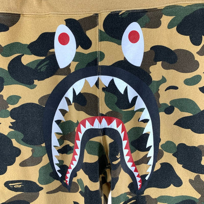 【中古品】【メンズ】 A BATHING APE アベイシングエイプ 1ST CAMO SHARK SWEAT PANTS カモシャークスウェットパンツ ボトムス 153-261010-gm-29-fuzh サイズ：L カラー：カモフラ 万代Net店