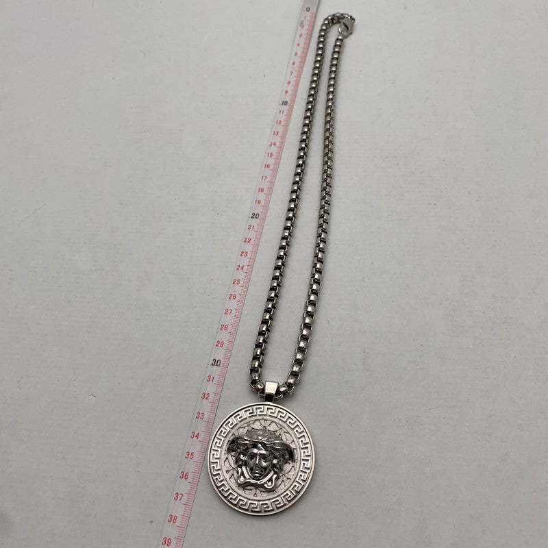 【中古品】【メンズ】 VERSACE ヴェルサーチ メデューサ ネックレス アクセサリー 182-261010-gm-38-fuzh カラー：シルバー 万代Net店