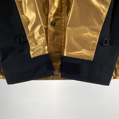 【中古品】【メンズ】 SUPREME シュプリーム × THE NORTH FACE ザ・ノースフェイス NP11801I 18SS METALLIC MOUNTAIN PARKA メタリック マウンテン パーカー ジャケット アウター コート 古着 149-261012-mh-07-fuzh サイズ：M カラー：ゴールド・ブラック 万代Net店
