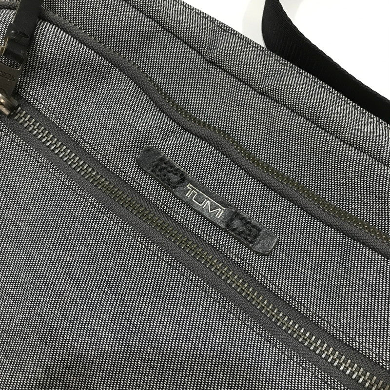 【中古品】【メンズ】 TUMI トゥミ ショルダーバッグ カバン GRAY バッグ かばん 188-261013-io-02-fuzh カラー：グレー 万代Net店