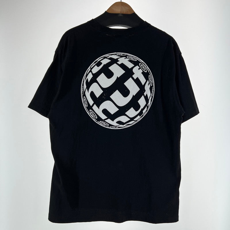 【中古品】【メンズ】 HUF ハフ 半袖Tシャツ バック 胸プリント HUFロゴ 142-261015-ny-02-fuzh サイズ：L カラー：ブラック 万代Net店