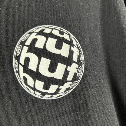 【中古品】【メンズ】 HUF ハフ 半袖Tシャツ バック 胸プリント HUFロゴ 142-261015-ny-02-fuzh サイズ：L カラー：ブラック 万代Net店