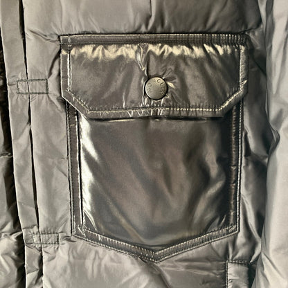 【中古品】【メンズ】 MONCLER モンクレール D209U4030750 FRAGMENT POULSEN GIUBOTTO DOWN JACKET ダウンジャケット BLACK ※シミ・汚れあり 141-261022-io-04-fuzh カラー：ブラック 万代Net店