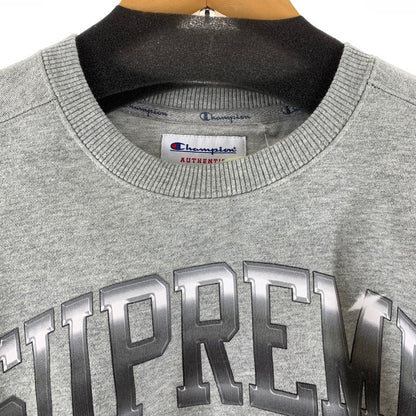 【中古品】【メンズ】 SUPREME シュプリーム×CHAMPION チャンピオン CHROME CREWNECK SWEATSHIRT クルーネック スウェットシャツ トレーナー GRAY ※汚れ・プリント一部剥がれあり 149-261024-io-03-fuzh サイズ：S カラー：グレー 万代Net店