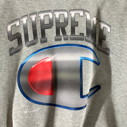【中古品】【メンズ】 SUPREME シュプリーム×CHAMPION チャンピオン CHROME CREWNECK SWEATSHIRT クルーネック スウェットシャツ トレーナー GRAY ※汚れ・プリント一部剥がれあり 149-261024-io-03-fuzh サイズ：S カラー：グレー 万代Net店