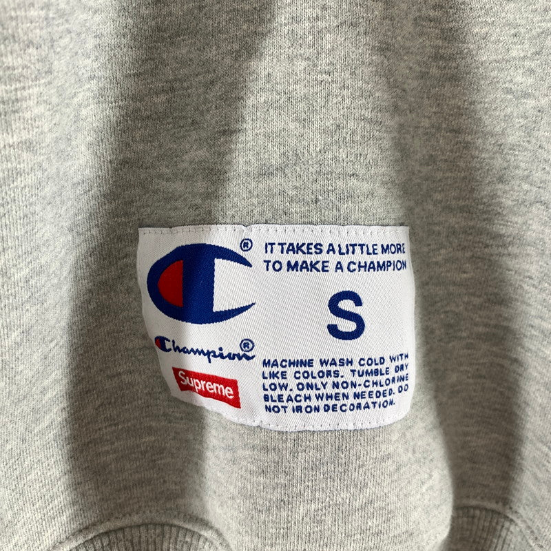【中古品】【メンズ】 SUPREME シュプリーム×CHAMPION チャンピオン CHROME CREWNECK SWEATSHIRT クルーネック スウェットシャツ トレーナー GRAY ※汚れ・プリント一部剥がれあり 149-261024-io-03-fuzh サイズ：S カラー：グレー 万代Net店