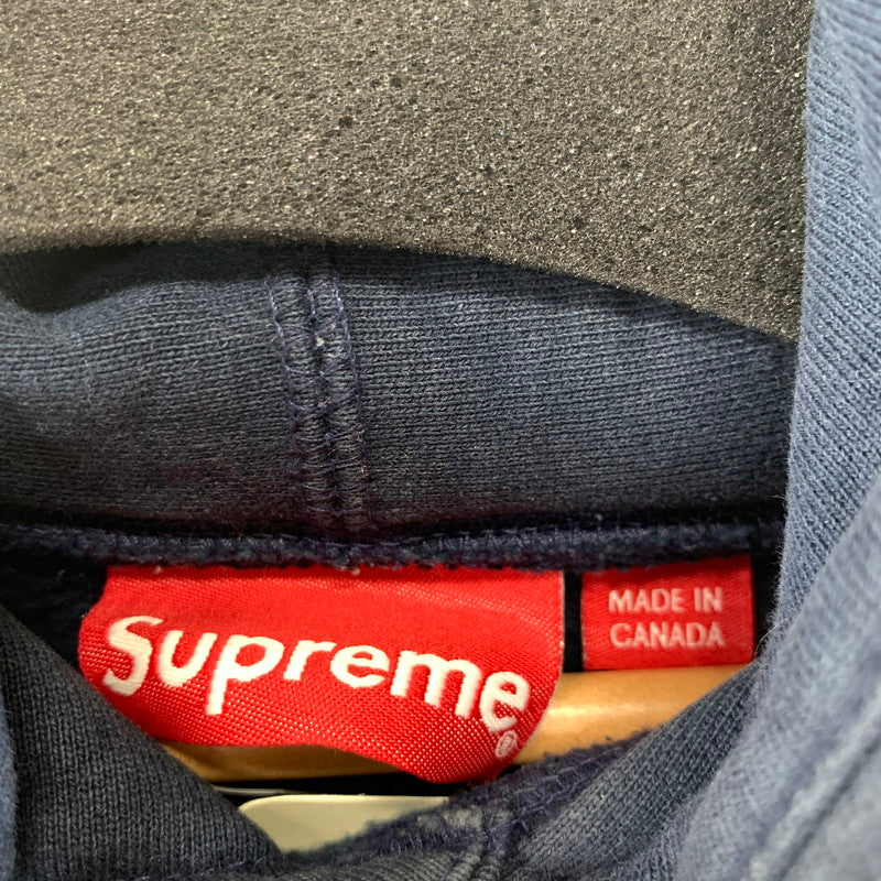 【中古品】【メンズ】 SUPREME シュプリーム BURNING CROSSES PULLOVER プルオーバー パーカー フーディー NAVY ※小さな穴・汚れ・使用感あり 149-261024-io-10-fuzh サイズ：S カラー：ネイビー 万代Net店