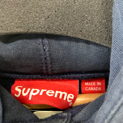 【中古品】【メンズ】 SUPREME シュプリーム BURNING CROSSES PULLOVER プルオーバー パーカー フーディー NAVY ※小さな穴・汚れ・使用感あり 149-261024-io-10-fuzh サイズ：S カラー：ネイビー 万代Net店
