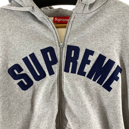 【中古品】【メンズ】 SUPREME シュプリーム ARC THERMAL LINED ZIP UP HOODED SWEATSHIRT フーディー パーカー スウェットシャツ GRAY ※汚れあり 149-261024-io-09-fuzh サイズ：M カラー：グレー 万代Net店