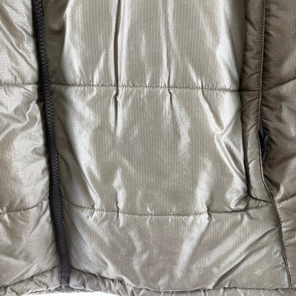 【中古品】【メンズ】 THE NORTH FACE ザ・ノースフェイス NY17500 TNF TRANGO JACKET トランゴ ジャケット KHAKI ※穴・汚れ・ジップにサビ・使用感あり 144-261024-io-05-fuzh サイズ：XXL カラー：カーキ 万代Net店
