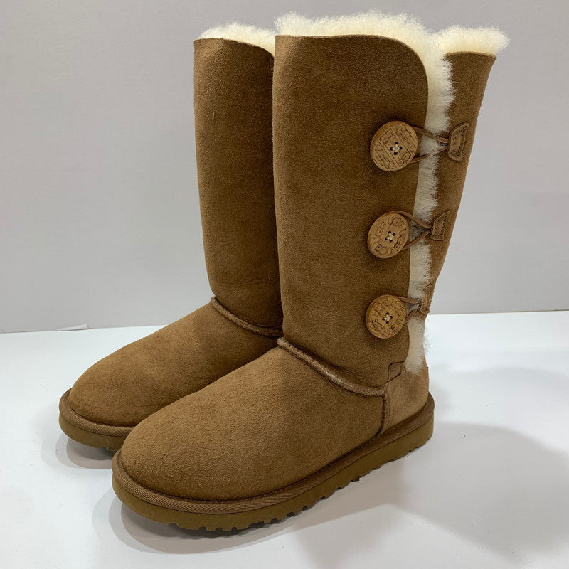 【中古品】【レディース】 UGG アグ 1873 BAILEY BUTTON TRIPLET 靴 ブーツ BROWN ボタン 本体のみ ※使用感あり 167-261028-io-12-fuzh サイズ：22cm カラー：ブラウン 万代Net店