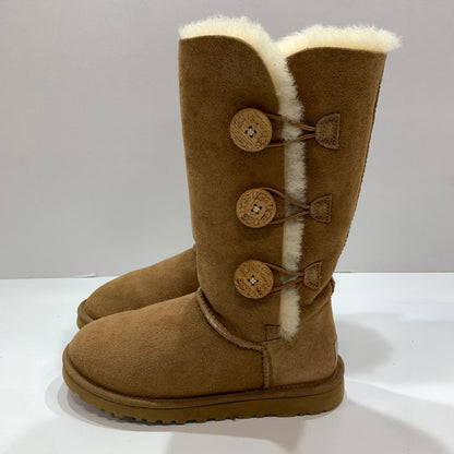【中古品】【レディース】 UGG アグ 1873 BAILEY BUTTON TRIPLET 靴 ブーツ BROWN ボタン 本体のみ ※使用感あり 167-261028-io-12-fuzh サイズ：22cm カラー：ブラウン 万代Net店