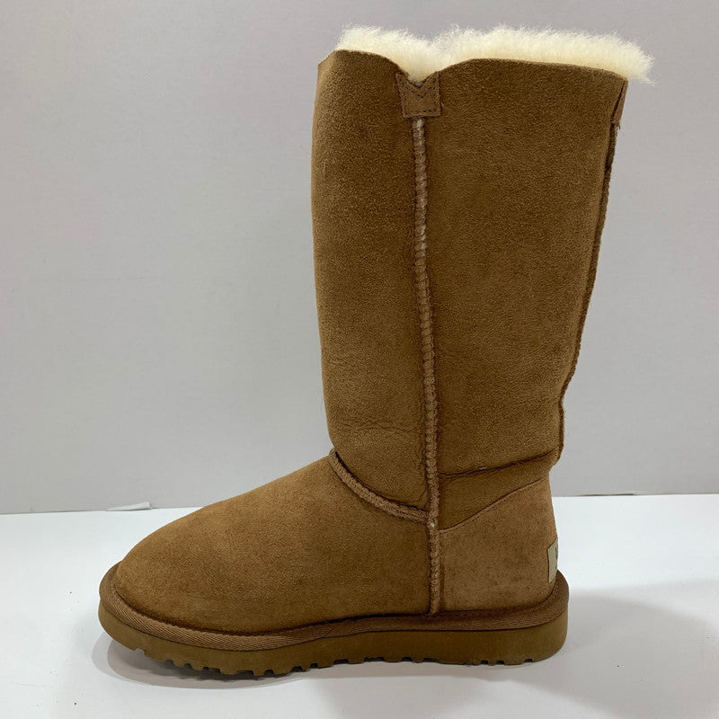 【中古品】【レディース】 UGG アグ 1873 BAILEY BUTTON TRIPLET 靴 ブーツ BROWN ボタン 本体のみ ※使用感あり 167-261028-io-12-fuzh サイズ：22cm カラー：ブラウン 万代Net店