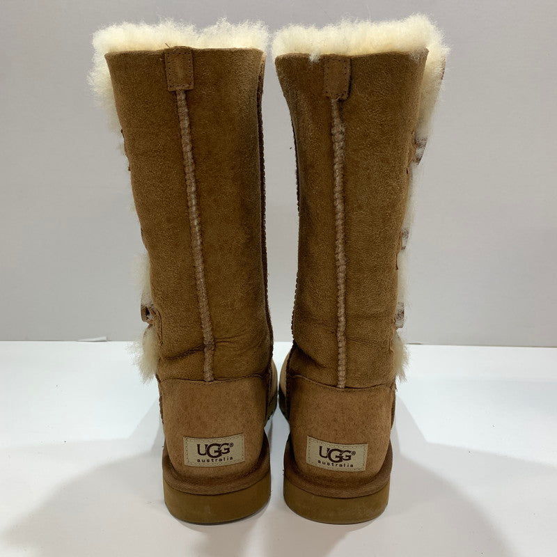 【中古品】【レディース】 UGG アグ 1873 BAILEY BUTTON TRIPLET 靴 ブーツ BROWN ボタン 本体のみ ※使用感あり 167-261028-io-12-fuzh サイズ：22cm カラー：ブラウン 万代Net店