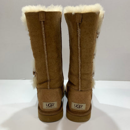 【中古品】【レディース】 UGG アグ 1873 BAILEY BUTTON TRIPLET 靴 ブーツ BROWN ボタン 本体のみ ※使用感あり 167-261028-io-12-fuzh サイズ：22cm カラー：ブラウン 万代Net店