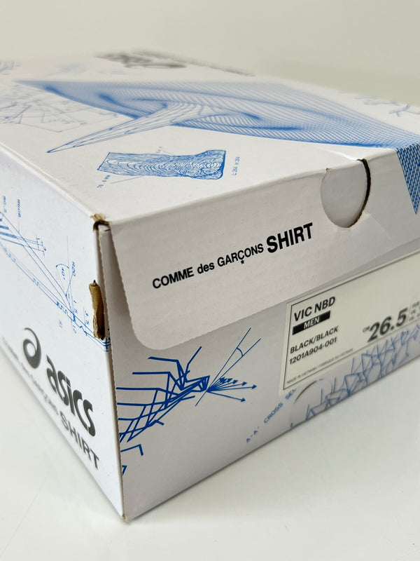 【中古品】【メンズ】 COMME des GARCONS SHIRT コムデギャルソンシャツ × asics アシックス 別注 コラボ VIC NBD 1201A904 ローカット スニーカー 靴 162-260801-kk-10-hon カラー：BLACK/BLACK 万代Net店