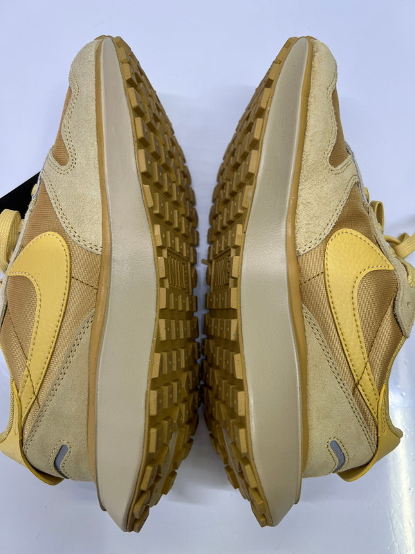 【中古品】【レディース】 NIKE ナイキ FJ1409-700 PHOENIX WAFFLE フェニックス ワッフル 靴 ローカットスニーカー 160-260924-AS-30-hon サイズ：24cm US7 カラー：WHEAT GOLD/SATURN GOLD 万代Net店