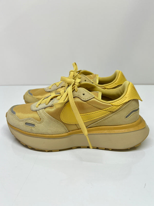 【中古品】【レディース】 NIKE ナイキ FJ1409-700 PHOENIX WAFFLE フェニックス ワッフル 靴 ローカットスニーカー 160-260924-AS-30-hon サイズ：24cm US7 カラー：WHEAT GOLD/SATURN GOLD 万代Net店