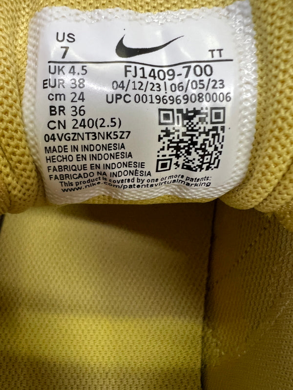 【中古品】【レディース】 NIKE ナイキ FJ1409-700 PHOENIX WAFFLE フェニックス ワッフル 靴 ローカットスニーカー 160-260924-AS-30-hon サイズ：24cm US7 カラー：WHEAT GOLD/SATURN GOLD 万代Net店