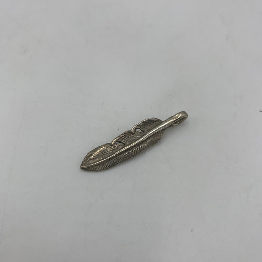 【中古品】【メンズ】 TADY＆KING タディアンドキング SVフェザー SSサイズ tkgh-020 左向き アクセサリー ペンダントトップ ネイティブジュエリー 191-251119-ks-06-tei カラー：シルバー 万代Net店