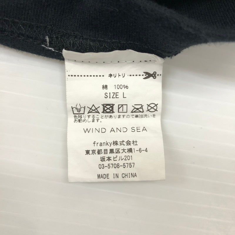 【中古品】【メンズ】 WIND AND SEA ウィンダンシー × SATURDAYS SURF NYC サタデーズサーフニューヨーク 別注 コラボ S/S LOGO TEE SAT-WDS-21A-02 ショートスリーブ ロゴTシャツ 半袖 トップス 142-241121-kk-10-tei サイズ：L カラー：ブラック 万代Net店