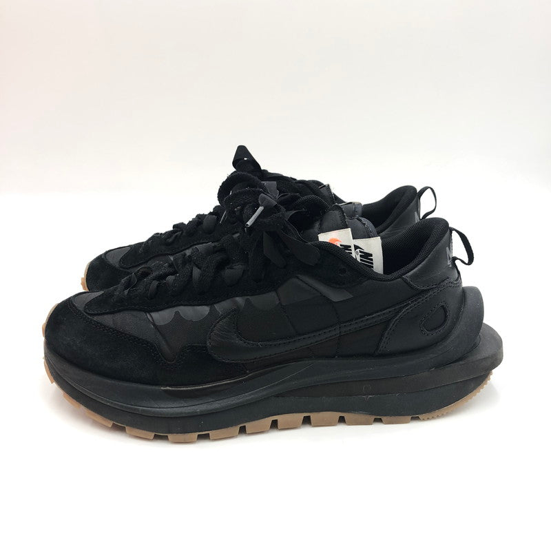 【中古品】【メンズ】 × SACAI サカイ 別注 コラボ VAPORWAFFLE/SACAI BLACK GUM DD1875-001 ベイパーワッフル スニーカー 靴 160-250402-kk-12-tei カラー：BLACK/OFF NOIR-OFF NOIR 万代Net店