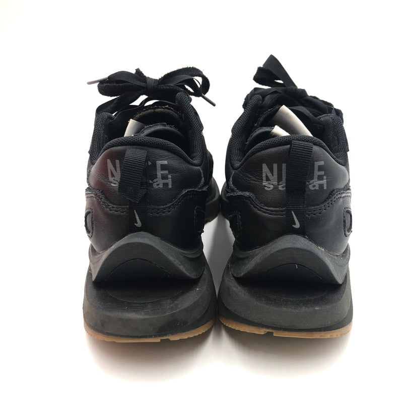 【中古品】【メンズ】 × SACAI サカイ 別注 コラボ VAPORWAFFLE/SACAI BLACK GUM DD1875-001 ベイパーワッフル スニーカー 靴 160-250402-kk-12-tei カラー：BLACK/OFF NOIR-OFF NOIR 万代Net店