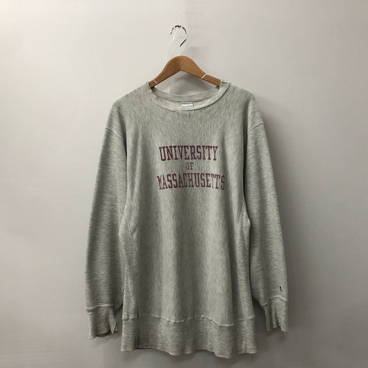 【現状渡し品】【メンズ】 Champion チャンピオン 90's UNIVERSITY OF MASSACHUSETTS PRINT REVERSE WEAVE CRENECK SWEAT 90年代 リバースウィーブ クルーネックスウェット トップス トレーナー 刺繍タグ 145-241001-kk-14-tei サイズ：XL カラー：グレー 万代Net店