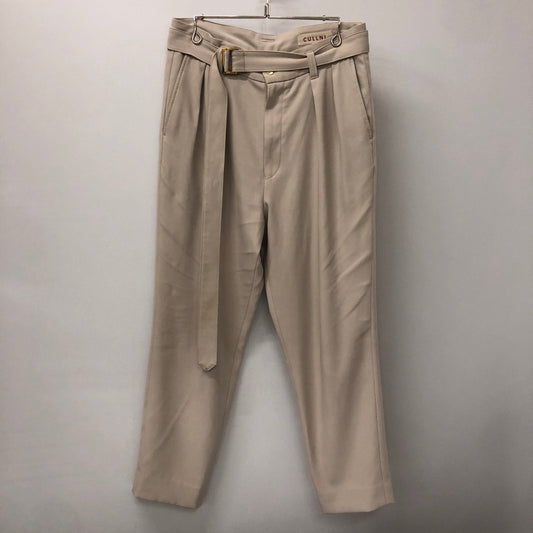 【中古品】【メンズ】  CULLNI クルニ BELT TUCK SLACKS PANTS 21-SS-026 ベルトタック スラックスパンツ ボトムス 140-250116-kk-18-tei サイズ：2 カラー：ベージュ 万代Net店